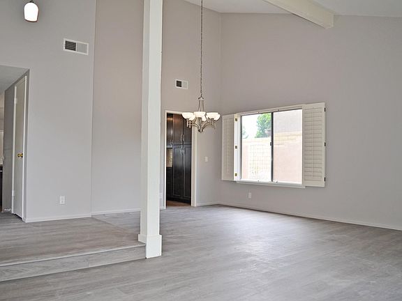 Dining room to kitchen
Entrance to family room with coat closet