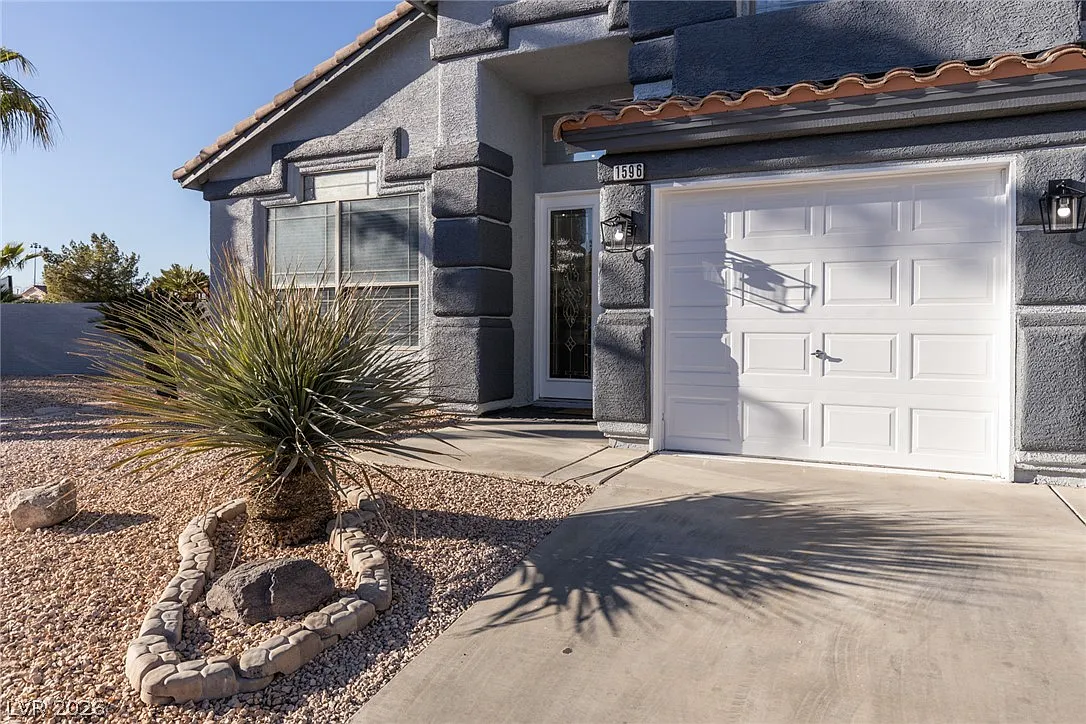 5 bed, 3.0 bath, 3496 sqft, $3,800 — Photo 3