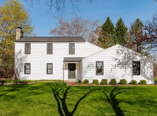 9851 N Thornapple Ln, Mequon, WI 53092
