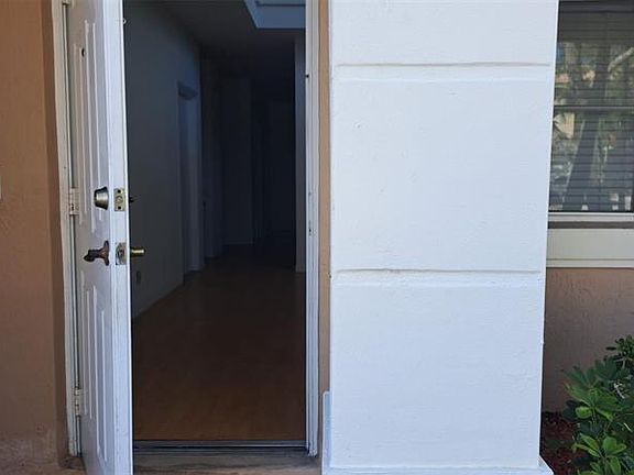 4th image of 11400 NW 34th Pl
