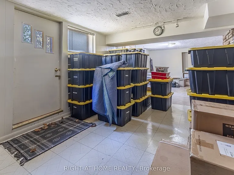 67 Saint Margarets Rd — Photo 28