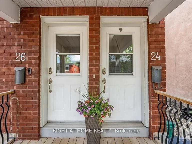 24 Desjardins Ave — Photo 2