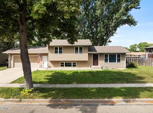 1300 Pocatello Dr, Bismarck, ND 58504