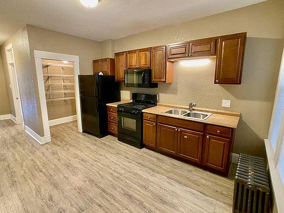 3rd image of 221 E Main St #4