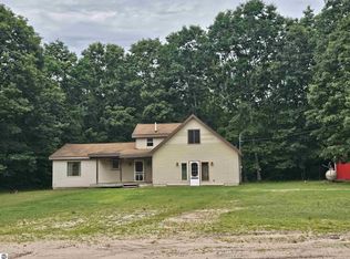 3815 N 3 1/2 Rd, Mesick, MI 49668