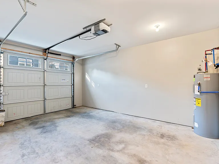 4205 Taylor Cove Ct — Photo 24