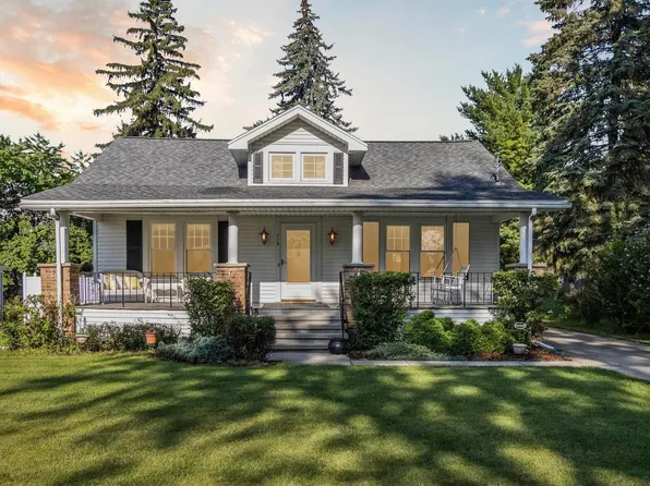 719 Bretton Rd, Lansing, MI 48917