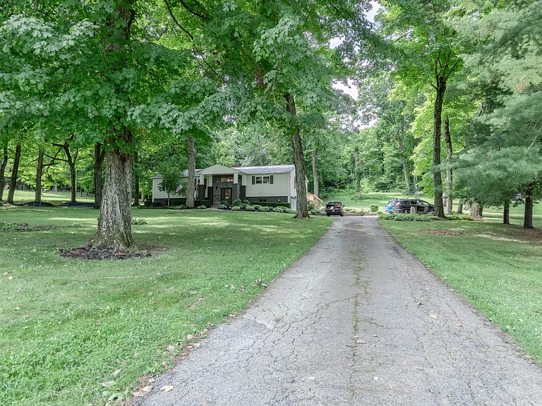 3235 Kauffman Rd NW — Photo 1