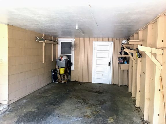 5th image of 606 N Elk St