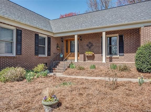 3rd image of 2436 Rosemond Cir