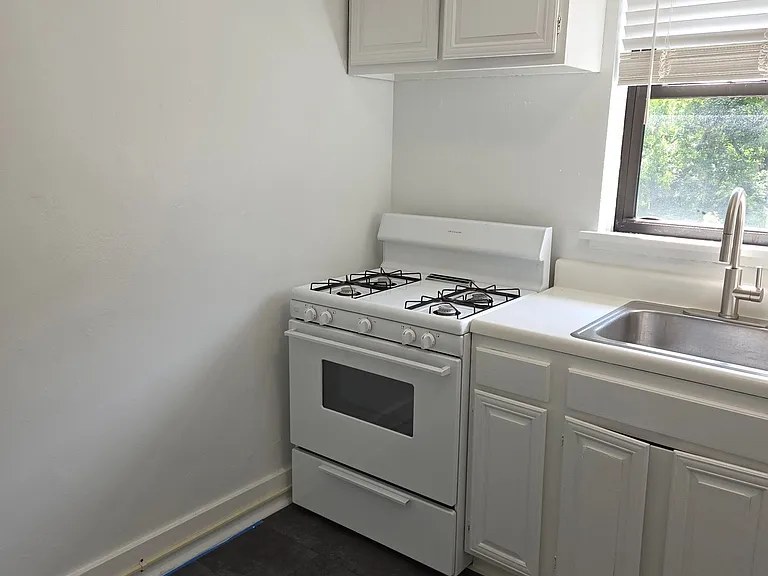 20 Cornell Pl — Photo 1