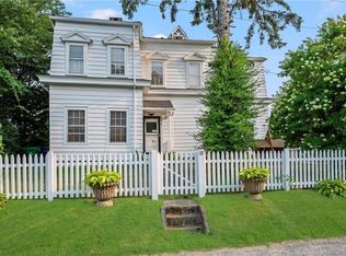 10-12 Hendricks St, Wakefield, RI 02879