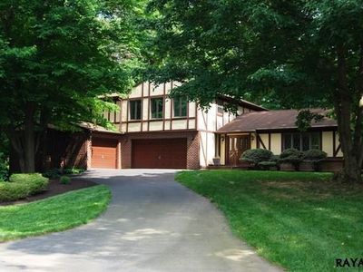 359 Oakwood Rd, New Freedom, PA, 17349