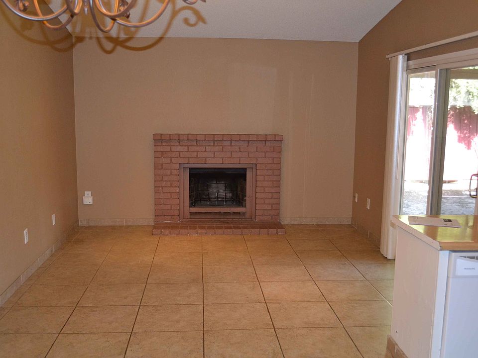 2nd image of 1634 Pecan Ln