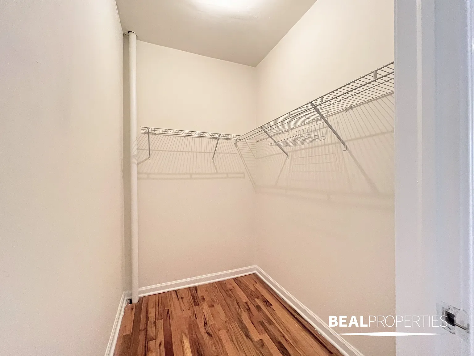 917 W Dakin St — Photo 4