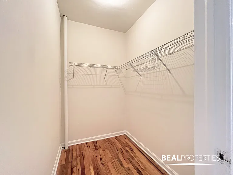 917 W Dakin St — Photo 5