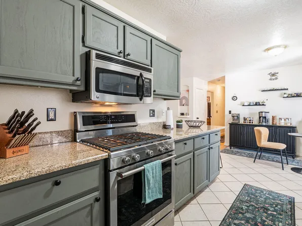42 Milton Loop, Los Lunas, NM 87031