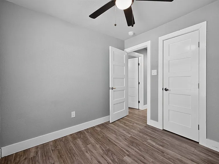 2321 Lakehurst Dr — Photo 15