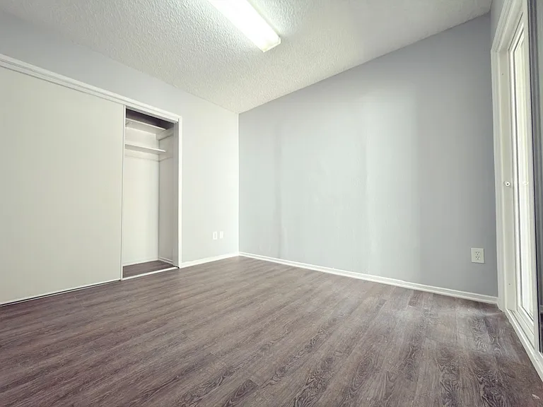 9845 Hayvenhurst Ave — Photo 14