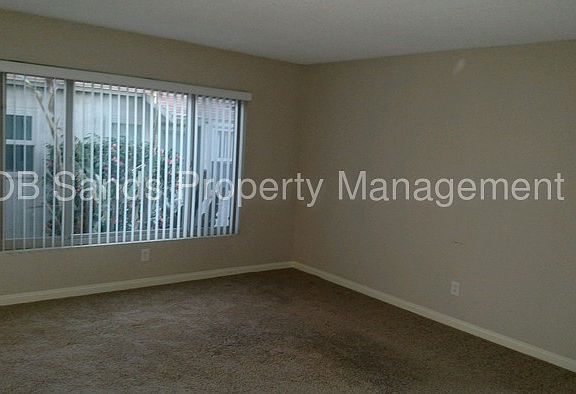 4th image of 1510 Chalcedony St