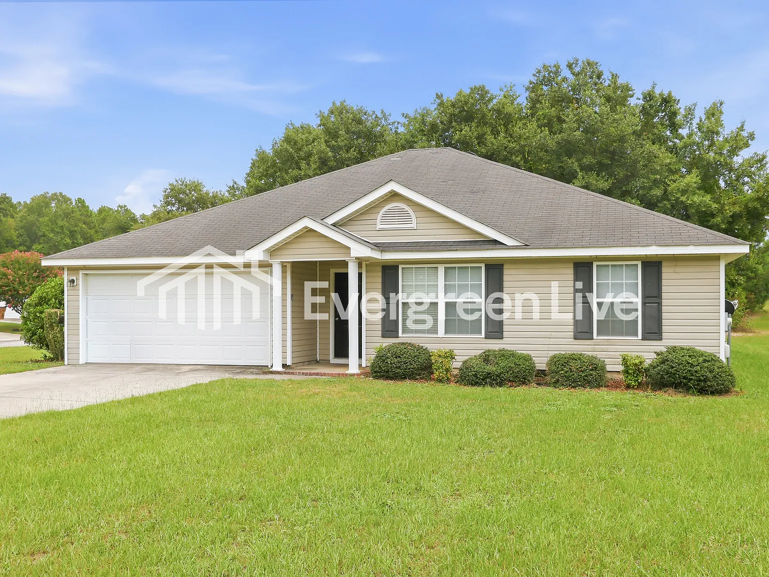3 bed, 2.0 bath, 1702 sqft, $1,695 — Photo 2