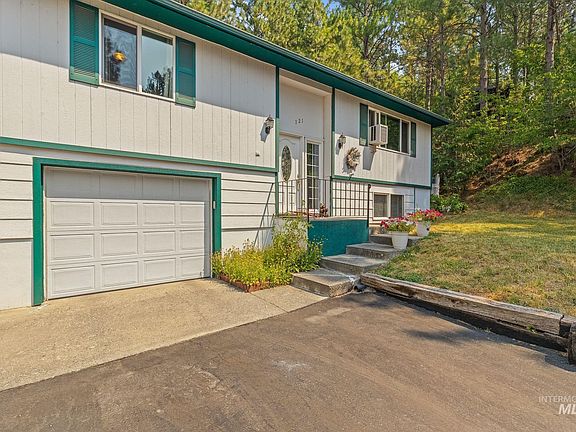 5th image of 321 Monica St