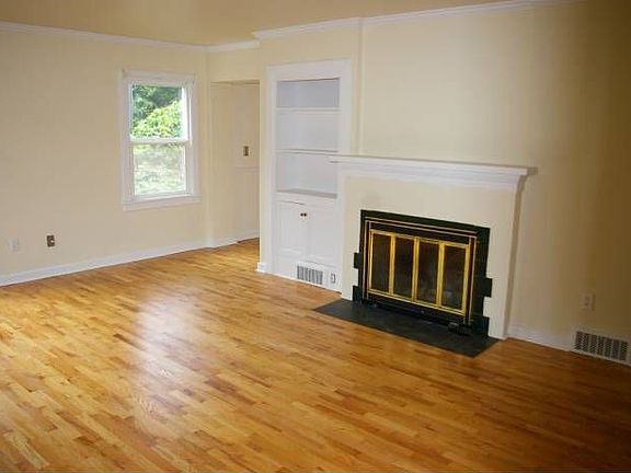 3rd image of 811 Gov Stevens Ave SE
