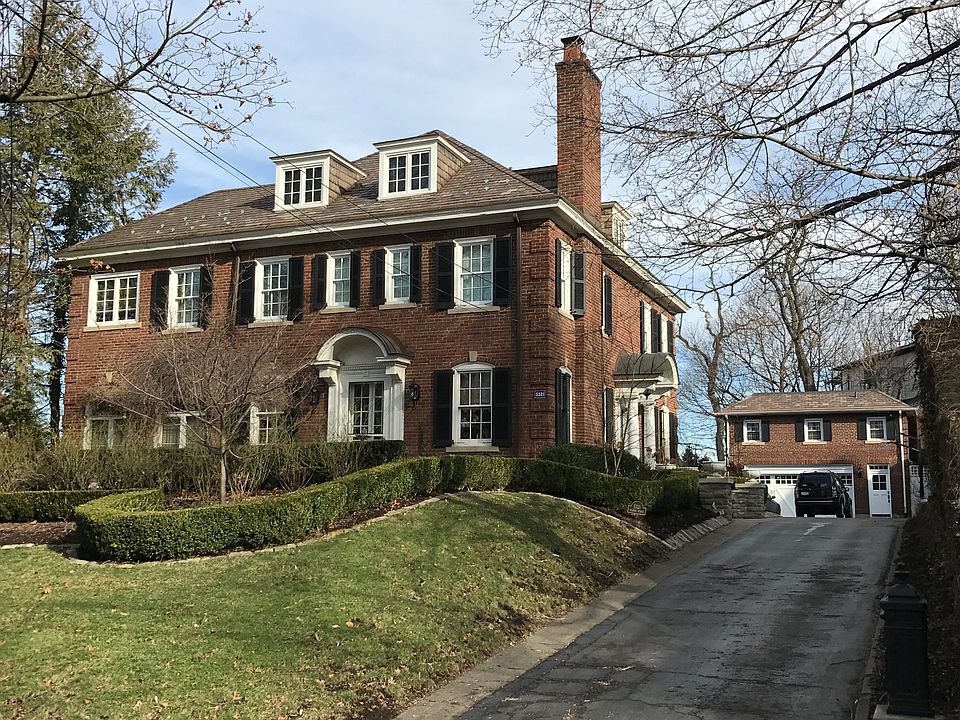 Great privacy with rear unit tucked behind main house