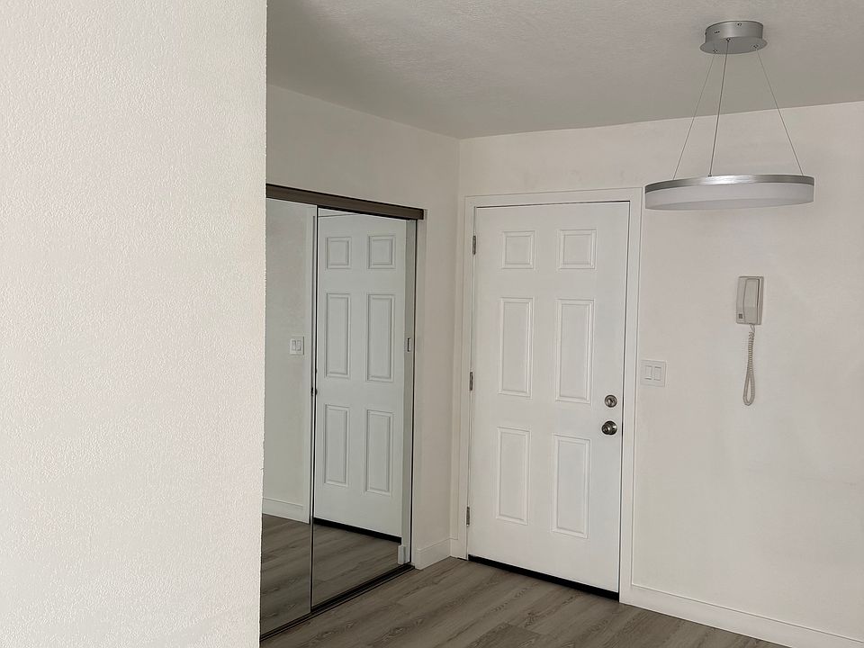 1st image of 1070 Thompson Ave APT 204