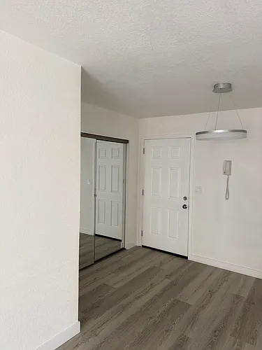 1070 Thompson Ave #204 Photo 1 1070 Thompson Ave #204 Photo 1