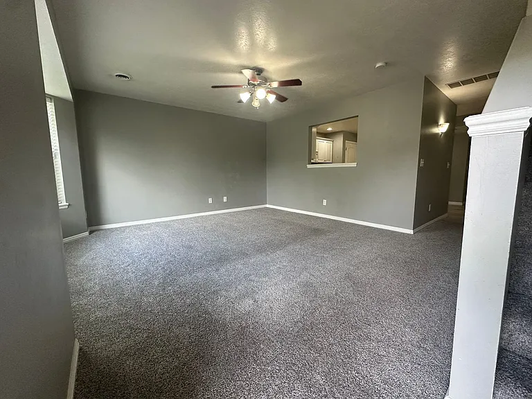 599 Trejo St — Photo 3