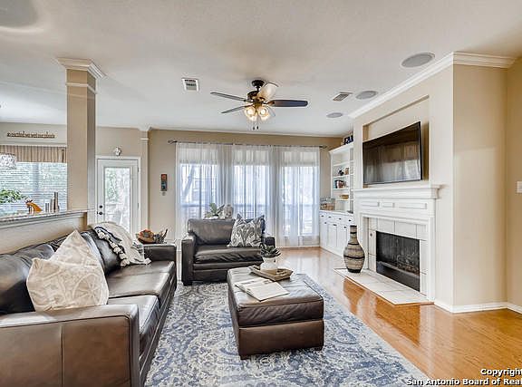 3rd image of 10830 Belle Vere