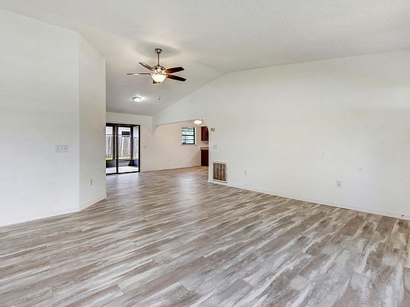 4th image of 2307 Emerson Dr SE