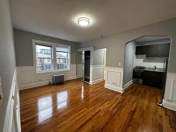 4th image of 4427 N Seeley Ave APT 313