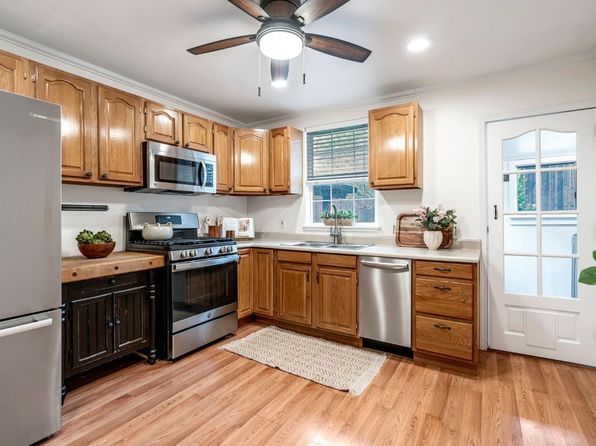8029 Corso Dr, Forestville, CA 95436