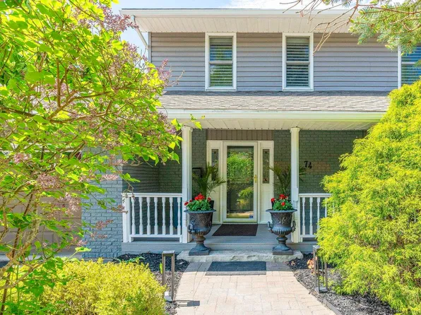 74 Golf Links Rd, Halifax, NS B4A 2J3