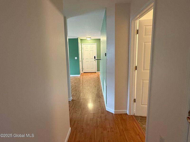 4th image of 402 Cedar Run