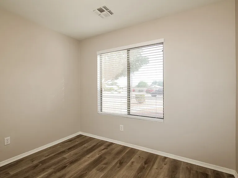 8740 W Loma Ln — Photo 12