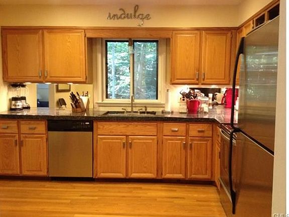 Modern Kitchen with Plenty of Cabinetry, Beautiful Granite Counters and Quality Stainless Appliances.