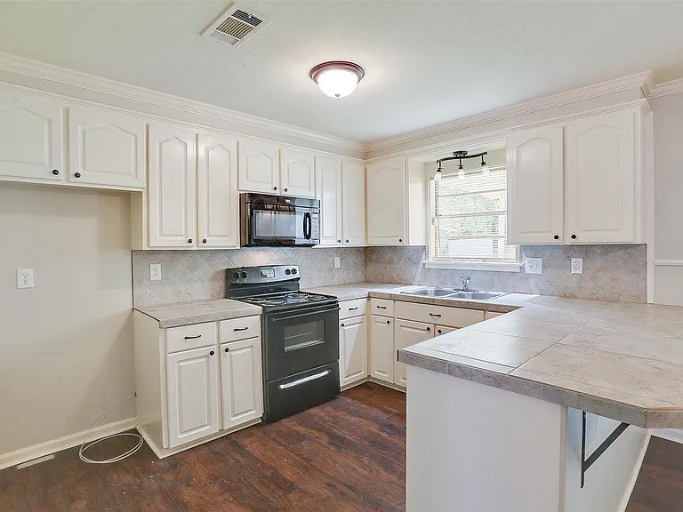 2525 Gina Dr — Photo 9