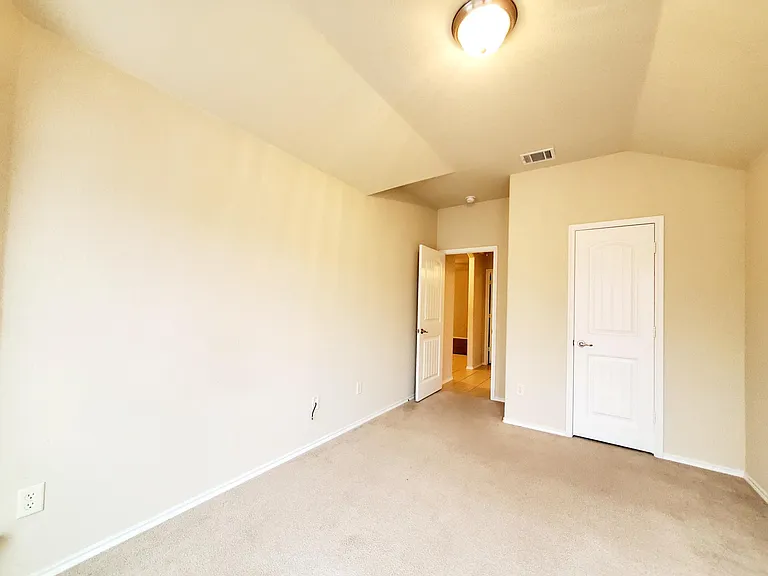 1925 Carol Ln — Photo 4