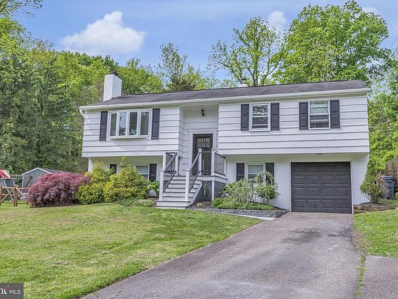 2nd image of 734 Skunk Hollow Rd