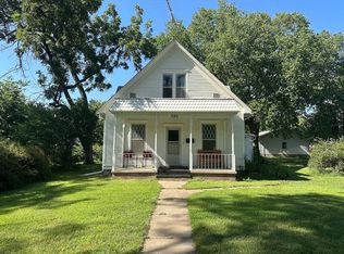 720 Eads Ave, Hebron, NE 68370