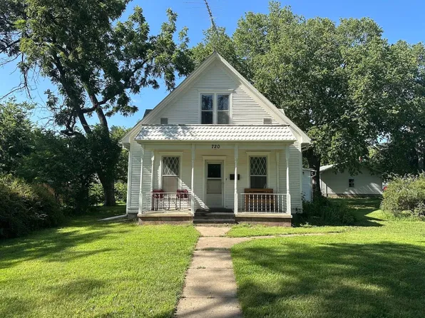 720 Eads Ave, Hebron, NE 68370
