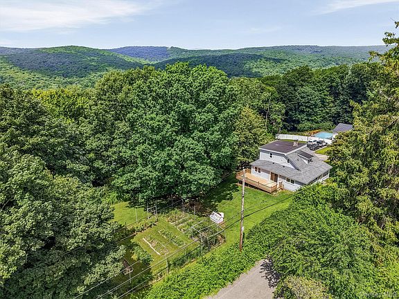 3rd image of 55 Ridge Avenue