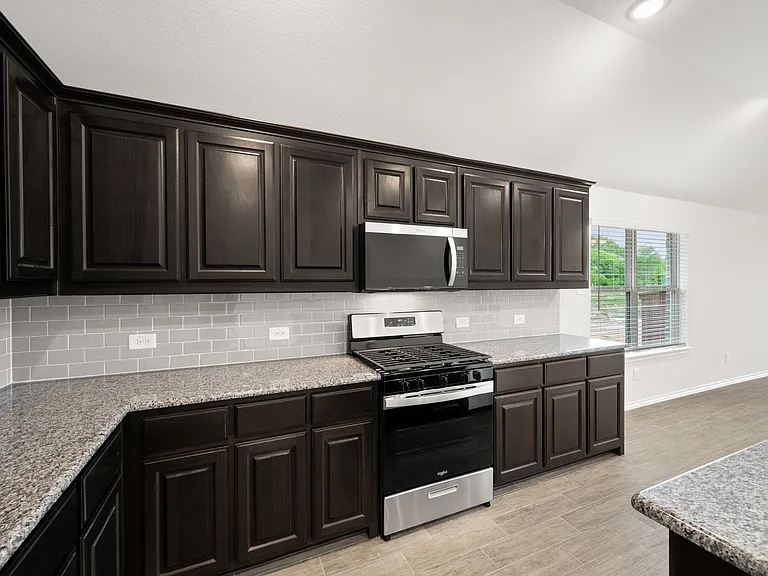 2817 Hay Ln — Photo 3