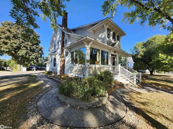 336 N 6th St, Forest City, IA 50436