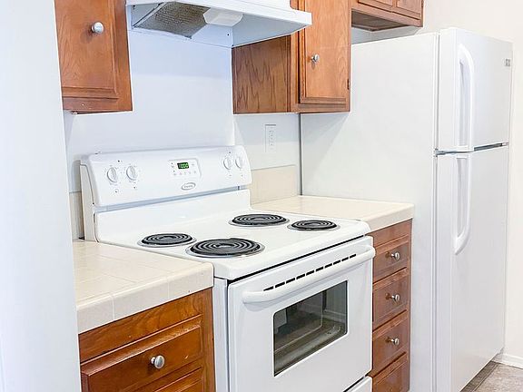 4th image of 1784 N Sycamore Ave #202