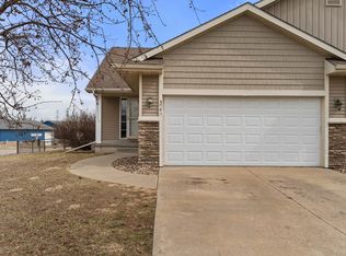 5949 NW 50th St, Johnston, IA 50131