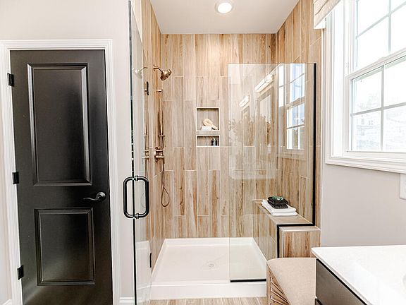 5th image of 2035 Upland Ln